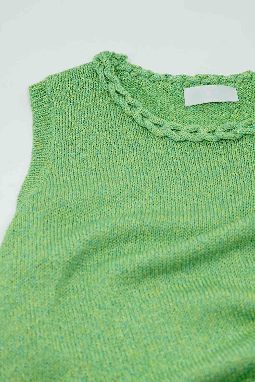 Maglione verde senza maniche con scollo a giro e dettaglio a treccia sulla scollatura
