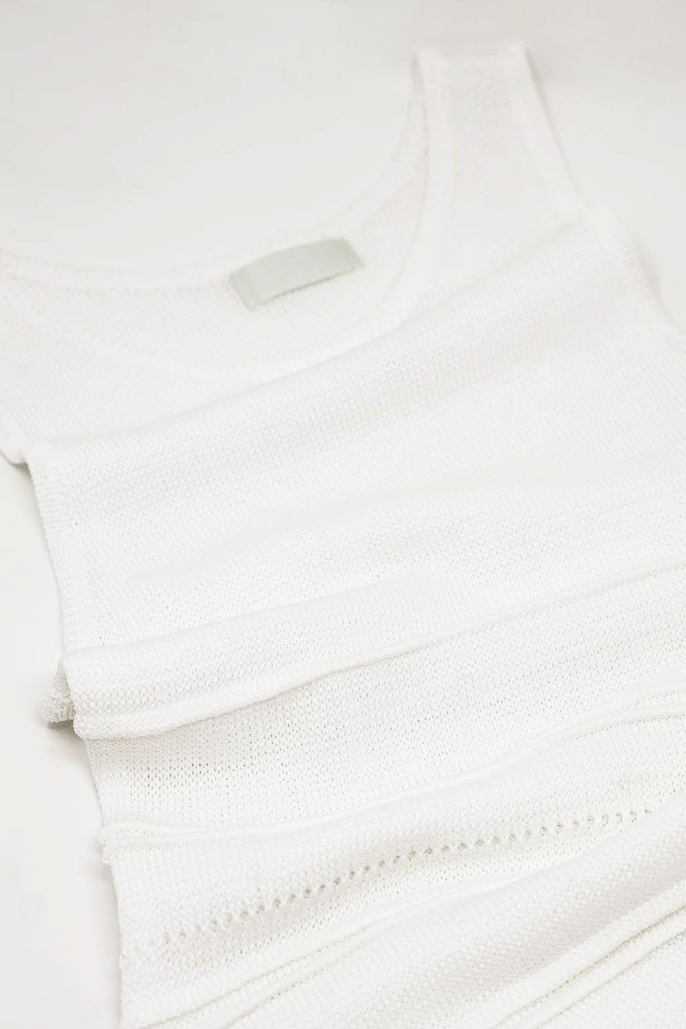 Maxi abito bianco in maglia senza maniche all'uncinetto
