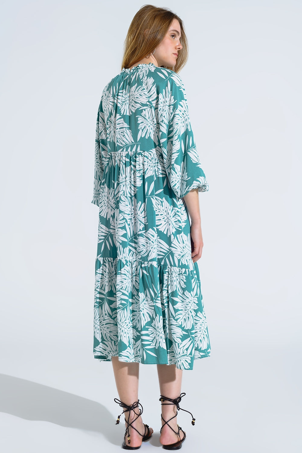 Maxi abito boho con maniche a palloncino e stampa a foglie in verde