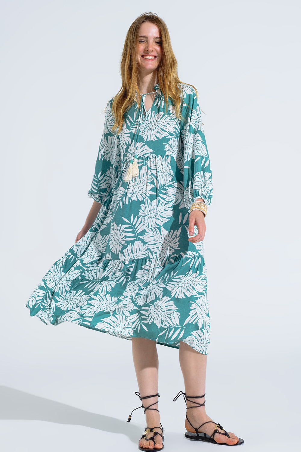 Maxi abito boho con maniche a palloncino e stampa a foglie in verde
