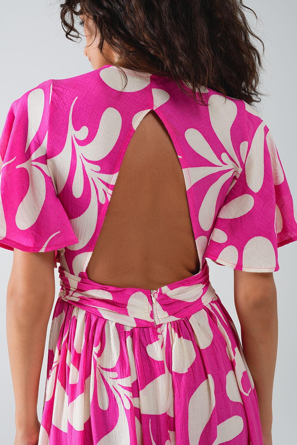 Maxi abito con stampa floreale fucsia e schiena scoperta