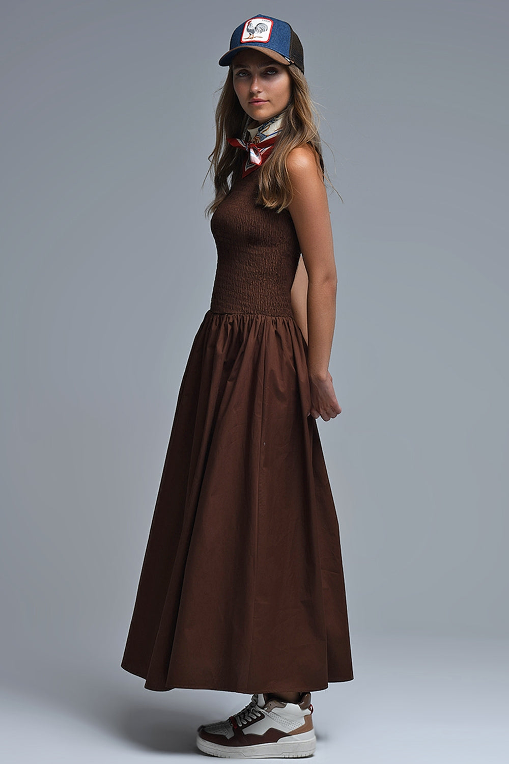 Maxi abito in popeline smocked marrone