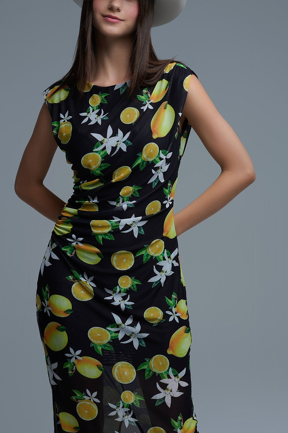 Maxi abito in tulle nero con stampa laterale in giallo e limone