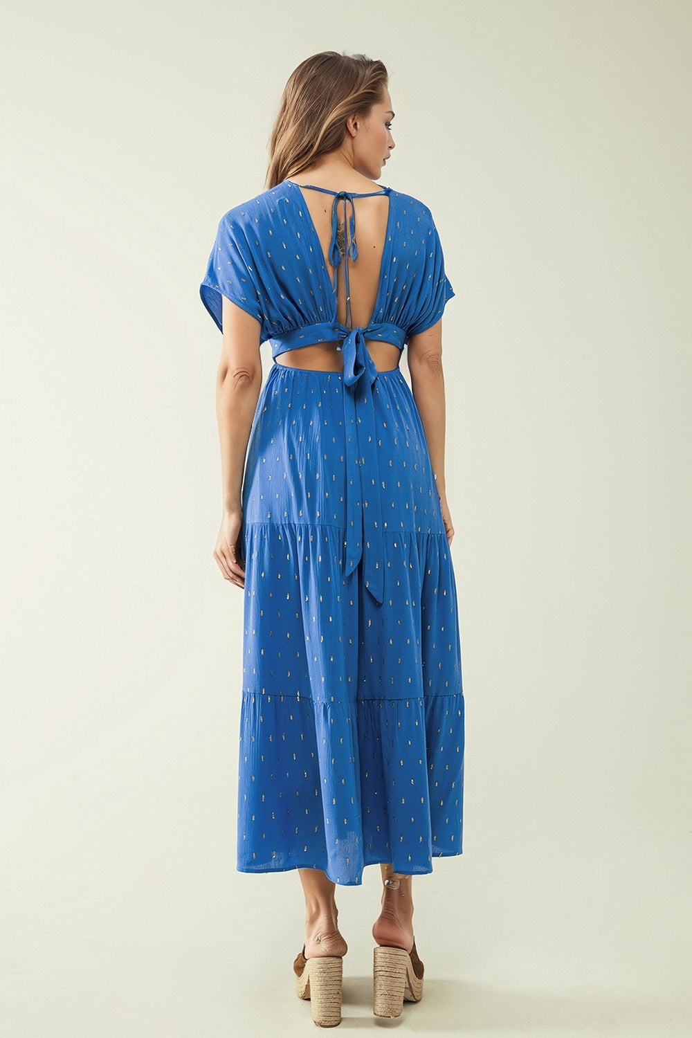 maxi abito sciolto blu con dettagli dorati