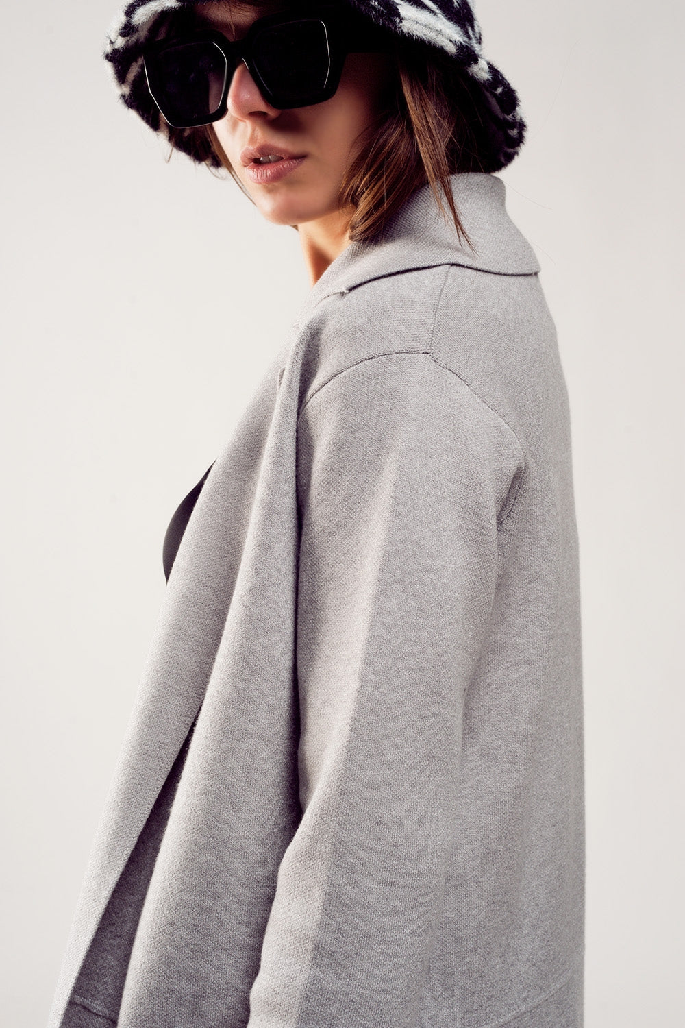 Maxi cardigan grigio con colletto