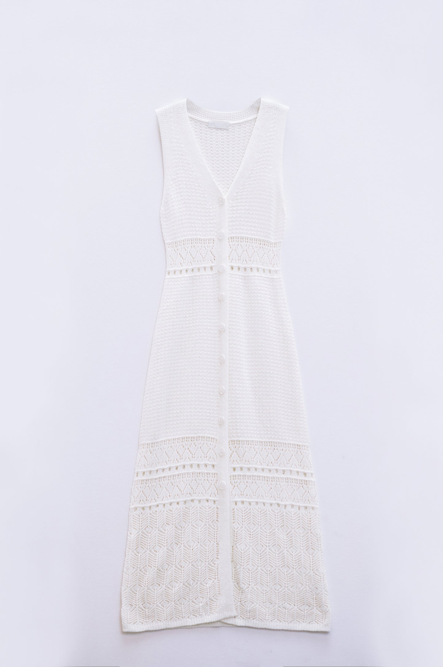 Maxi gilet all'uncinetto con chiusura a bottoni in bianco