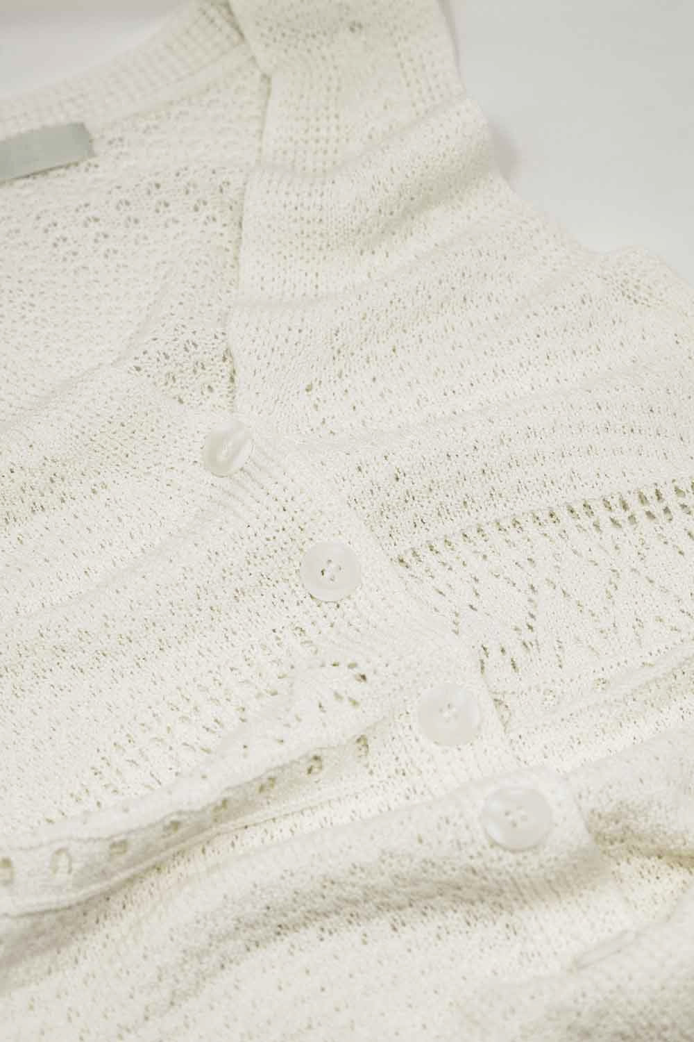 Maxi gilet all'uncinetto con chiusura a bottoni in bianco
