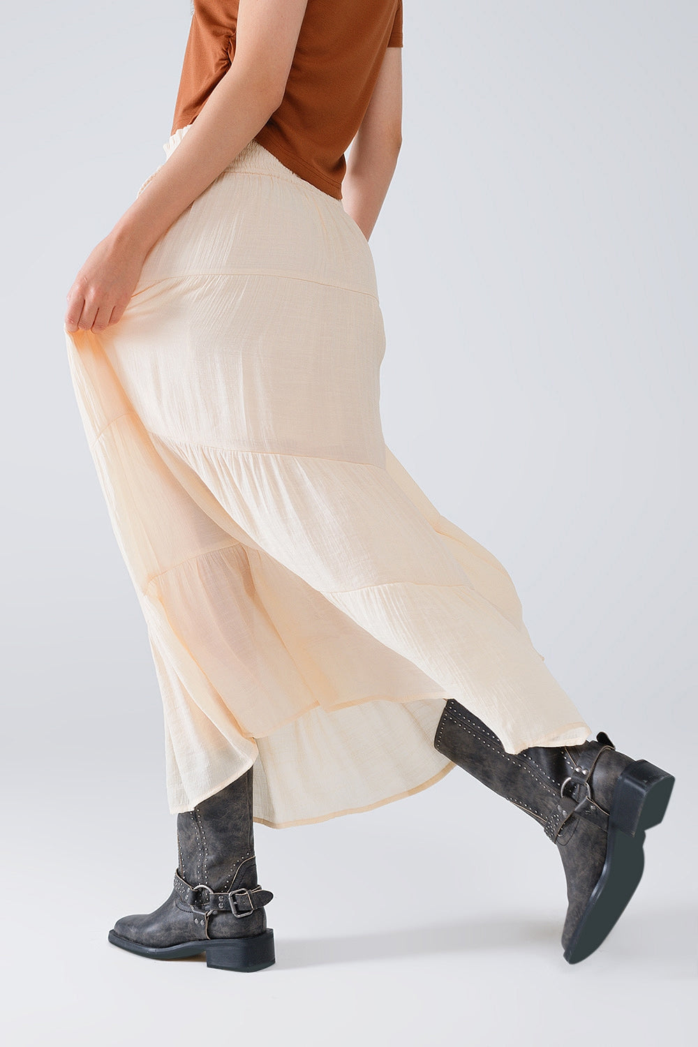 Maxi gonna a strati in beige con vita elastica e dettagli a conchiglia