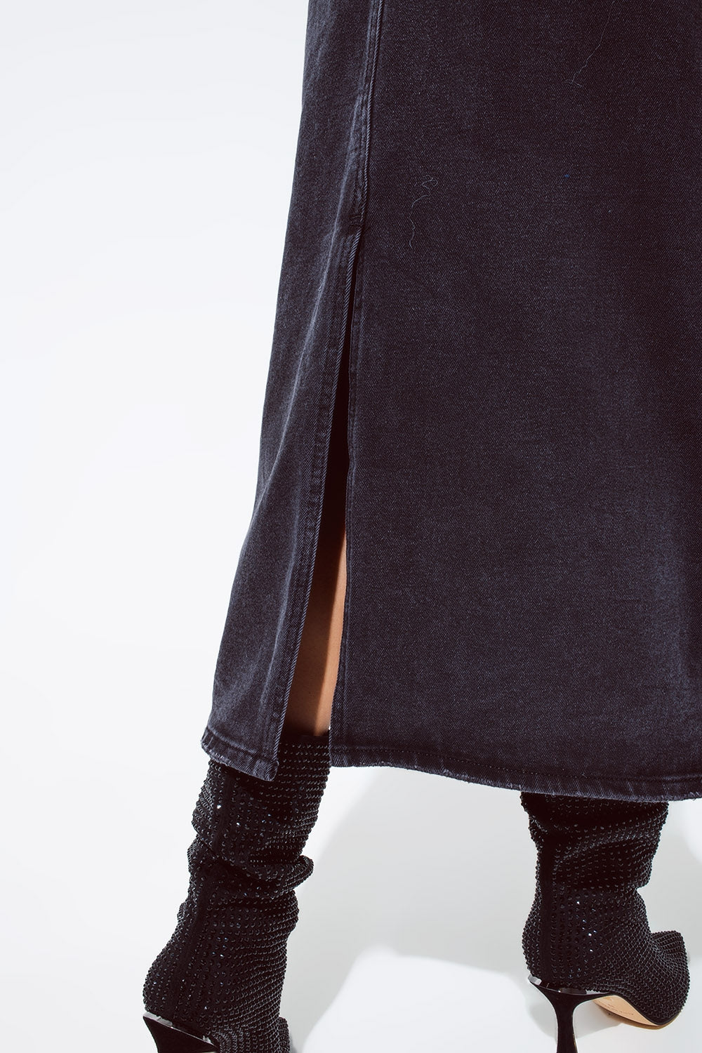 Maxi gonna in denim nero con spacco sul retro