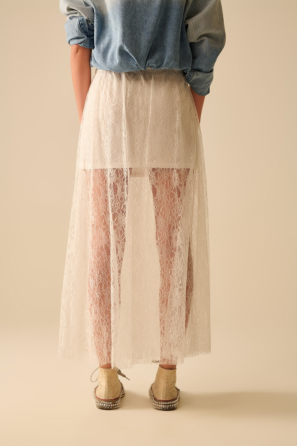 Maxi gonna in pizzo bianco con dettagli in paillettes