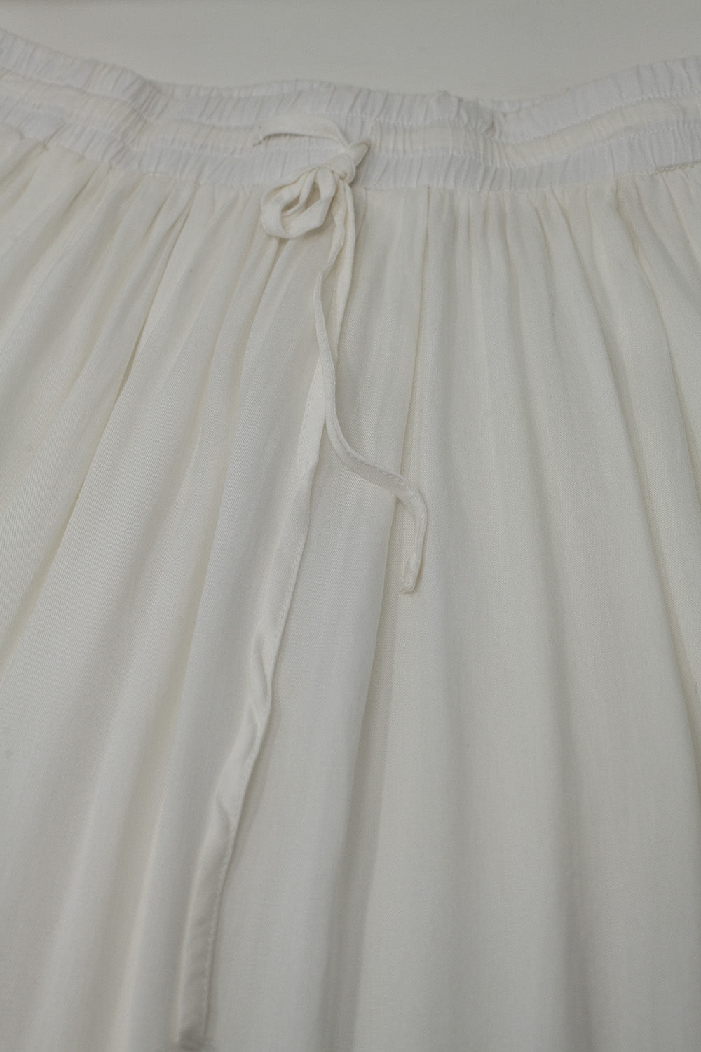 Maxi gonna in tessuto fluido bianco con elastico in vita