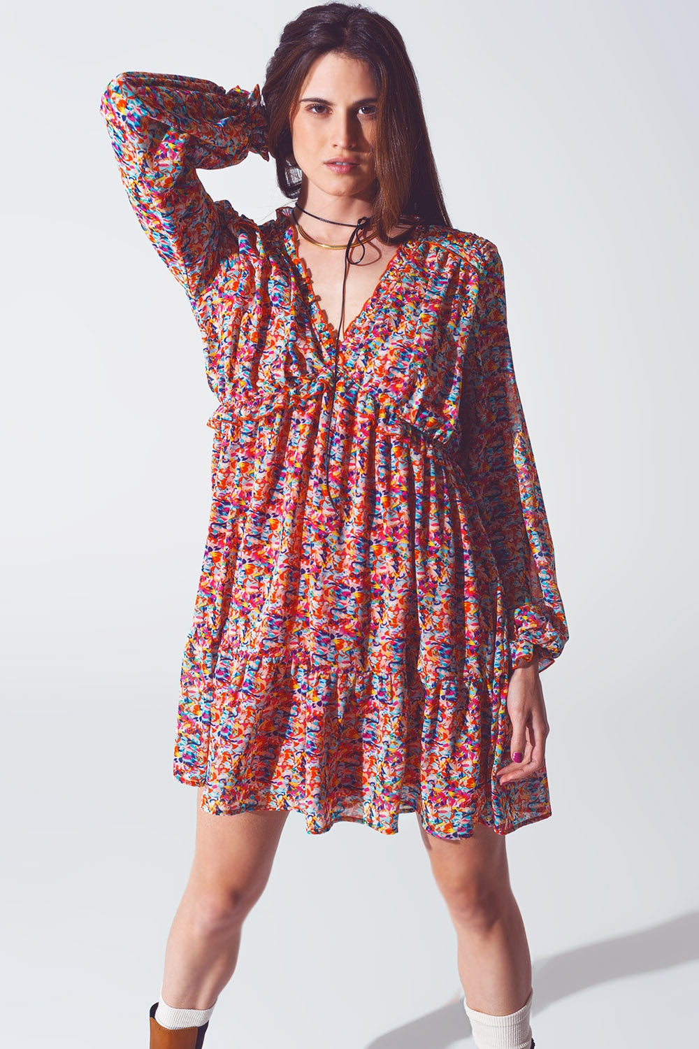 Mini abito floreale con scollo a V in multicolore