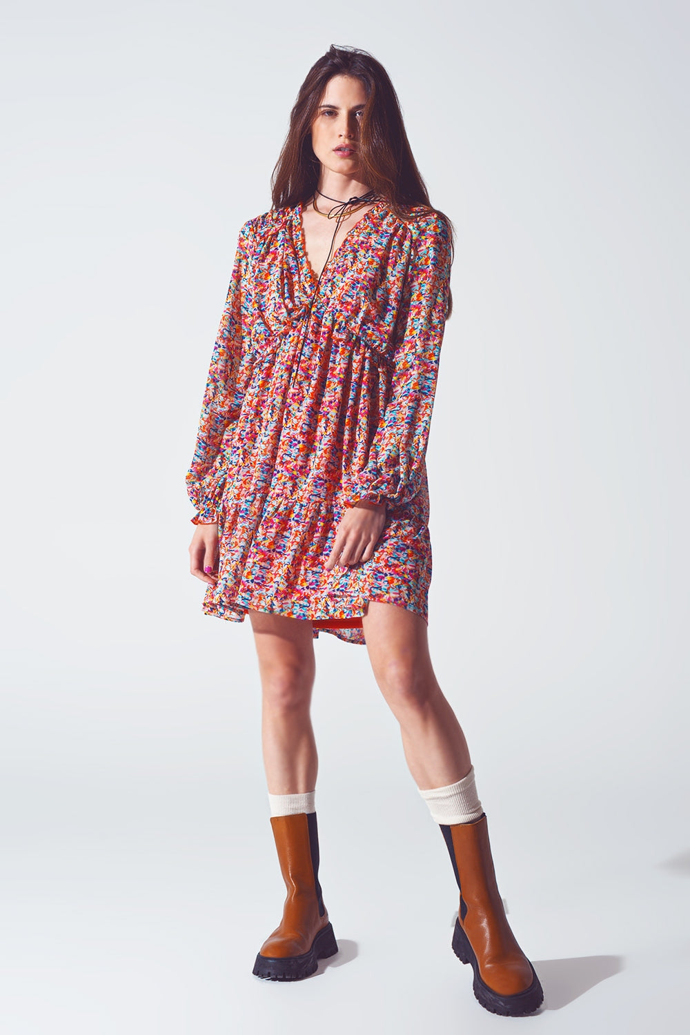 Mini abito floreale con scollo a V in multicolore