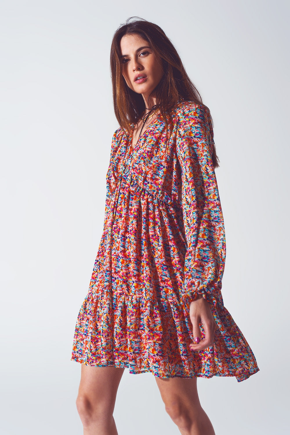 Mini abito floreale con scollo a V in multicolore