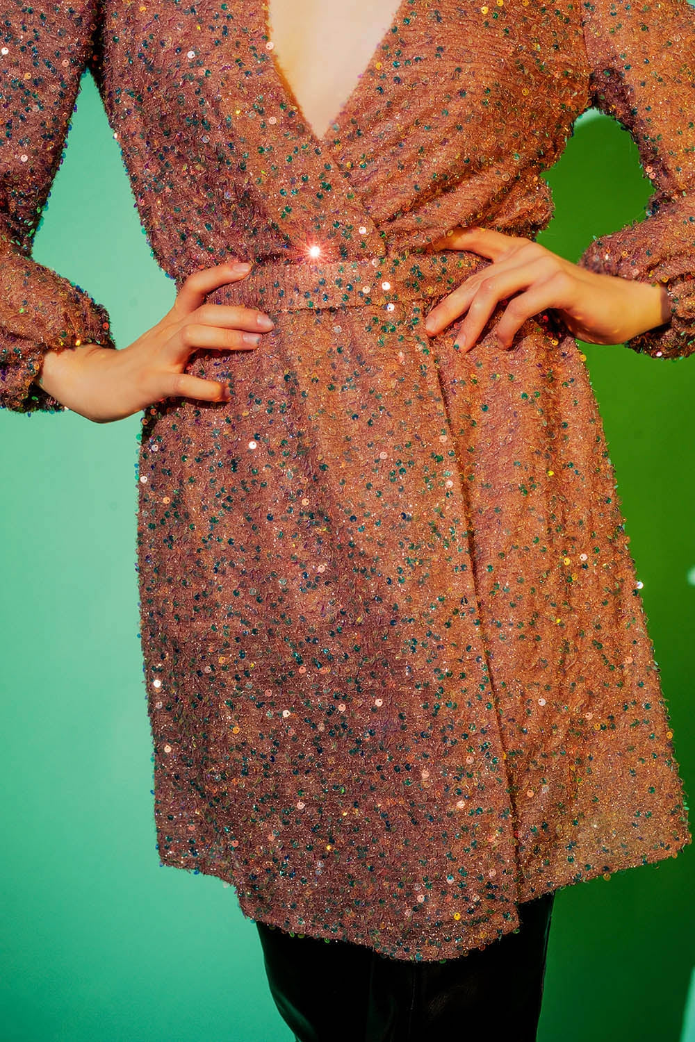 Mini abito in paillettes rosa cipria