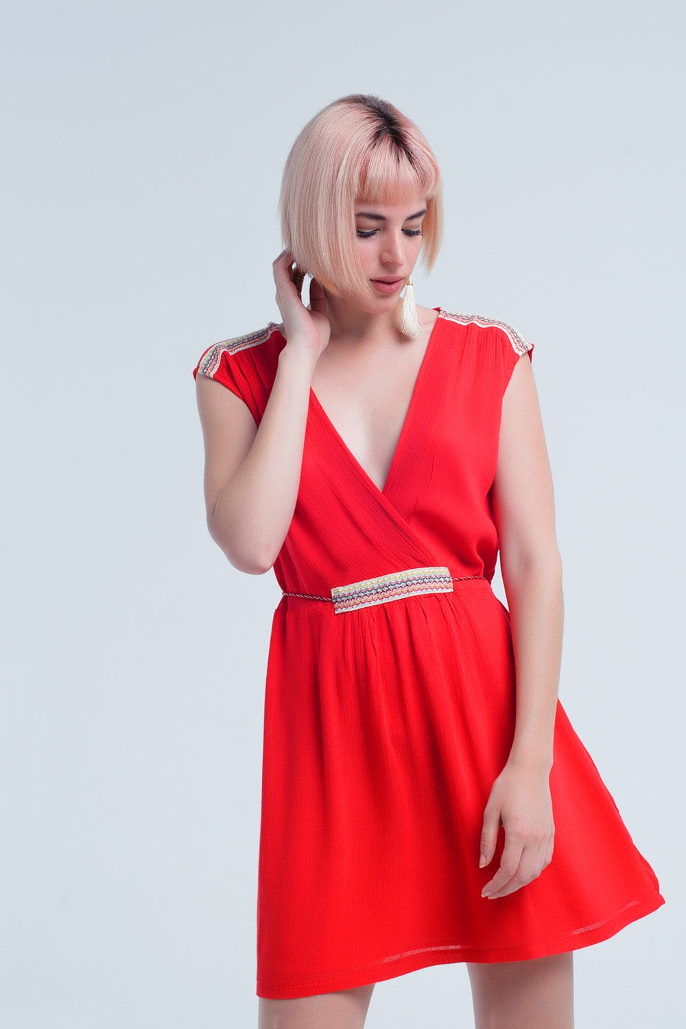 Mini abito rosso con ricamo