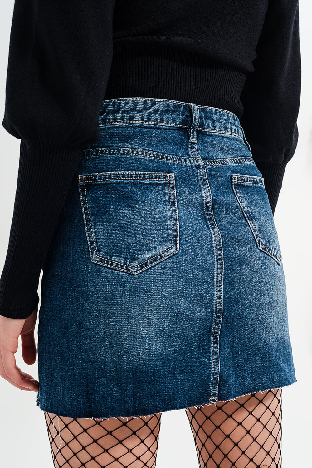 Minigonna denim effetto vissuto dettagli strappati