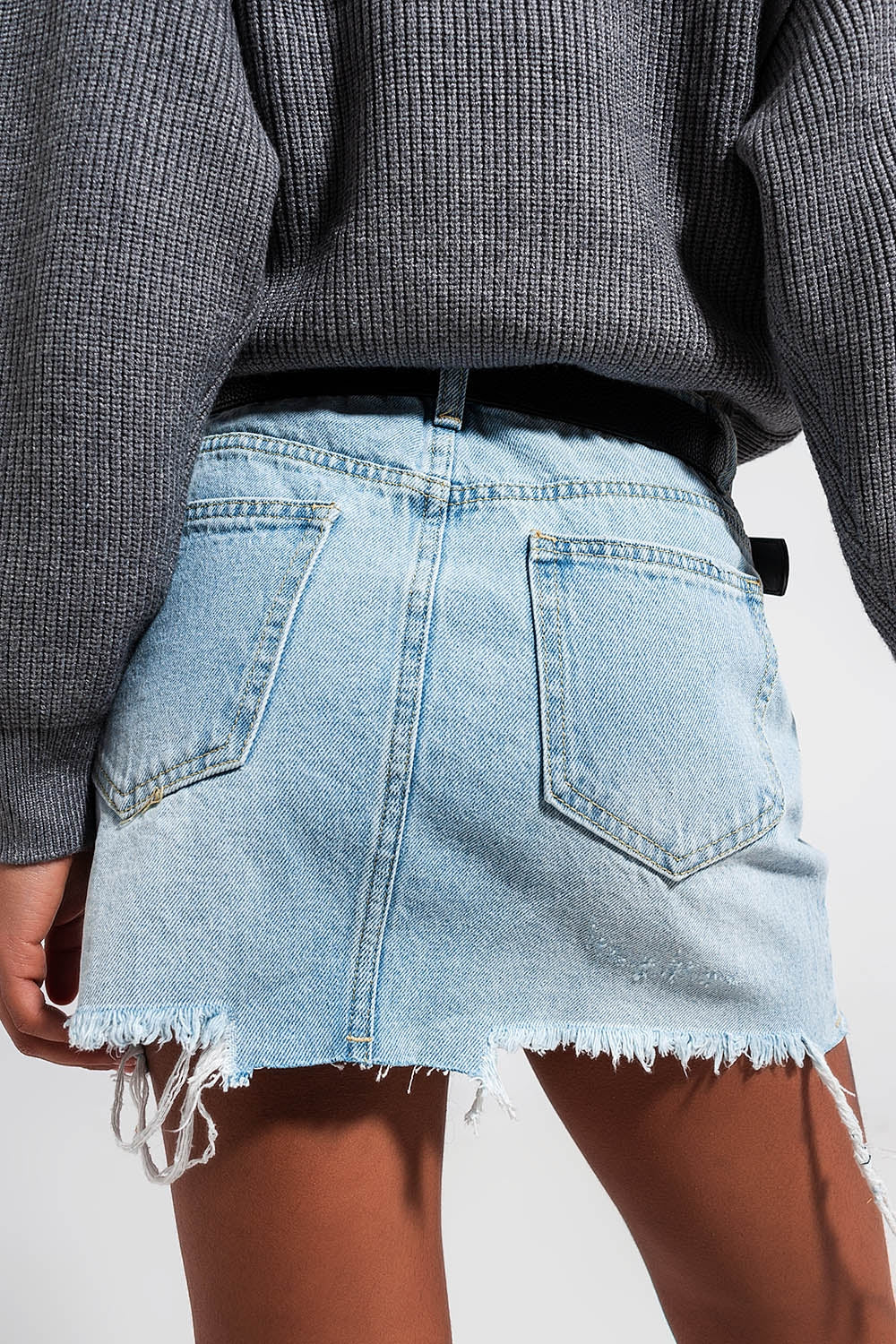 Minigonna di jeans con bottoni blu chiaro