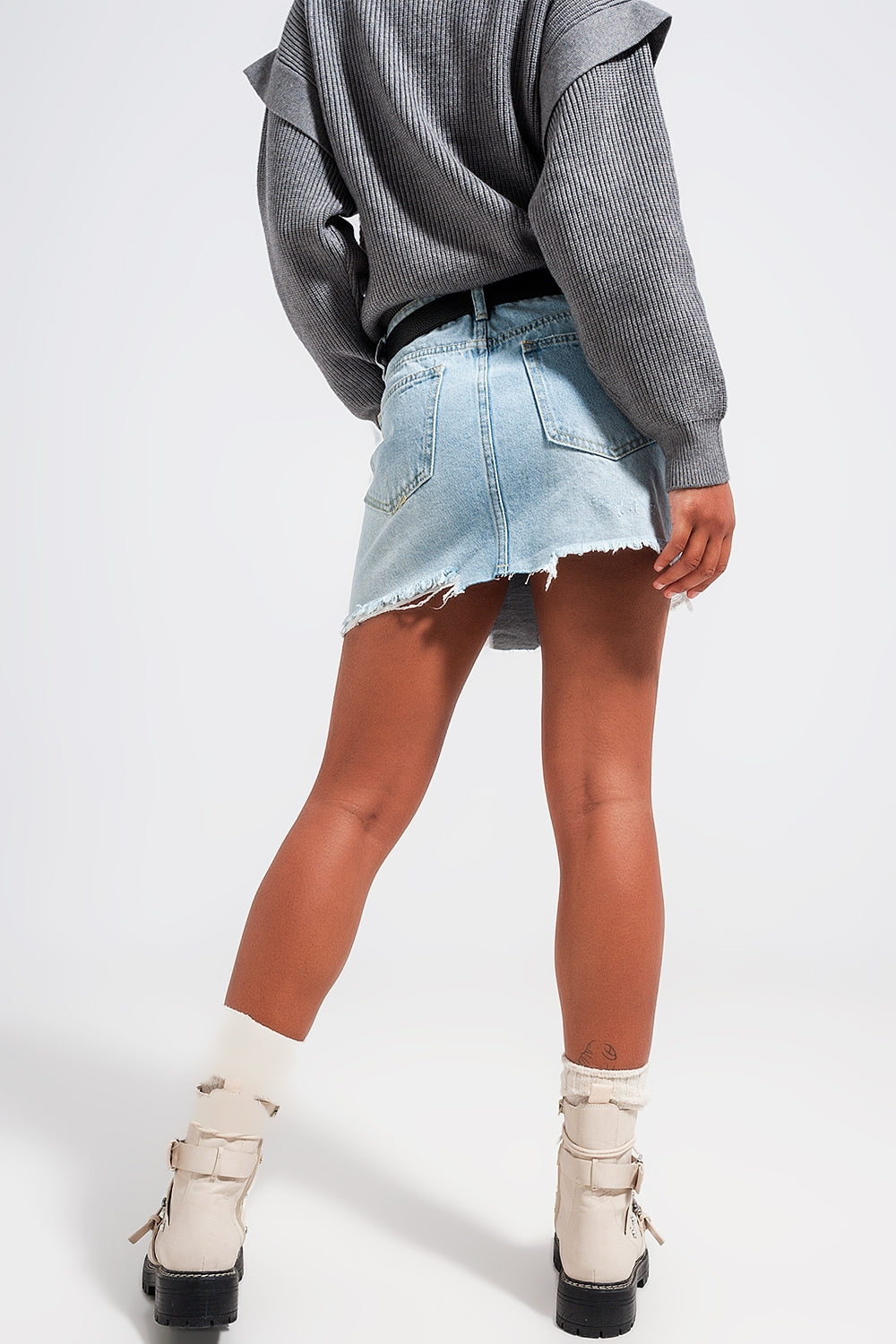 Minigonna di jeans con bottoni blu chiaro
