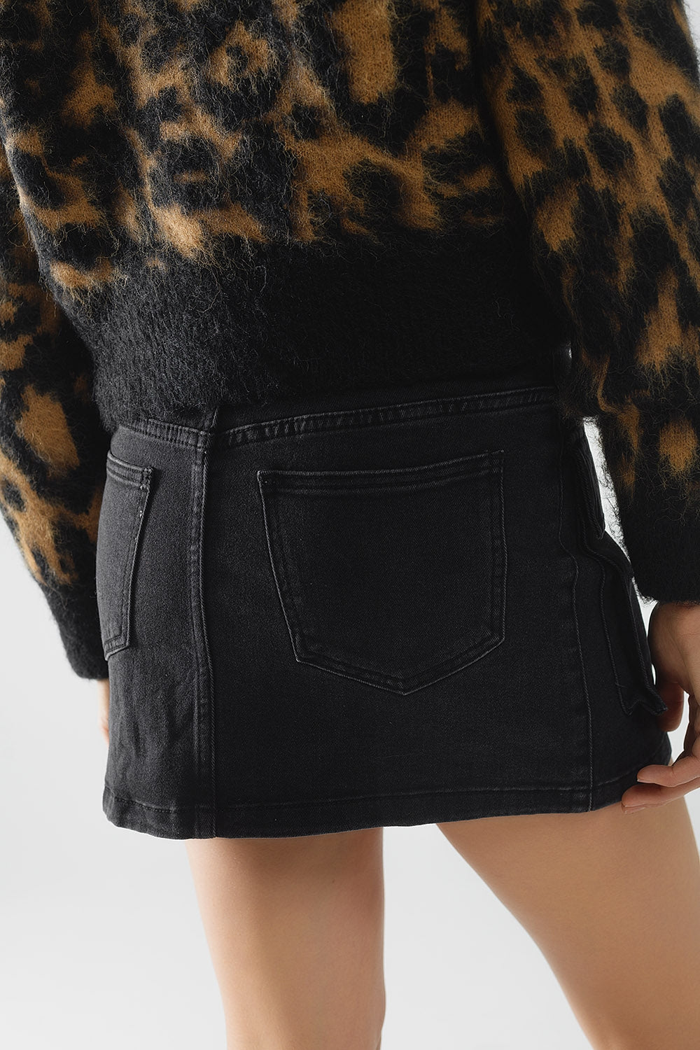 Minigonna in denim nero con tasche cargo