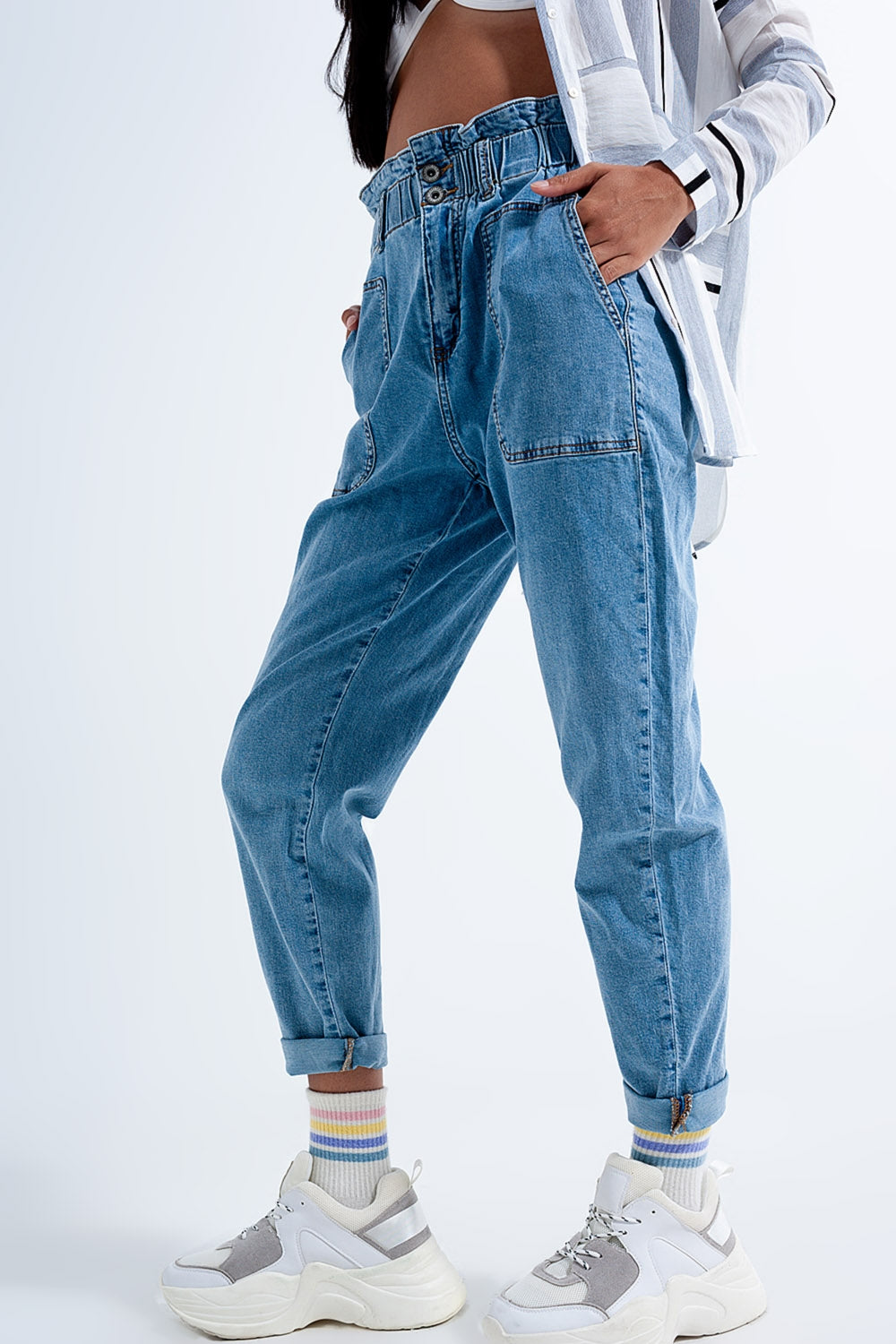 Mom jeans a vita alta con cintura blu medio
