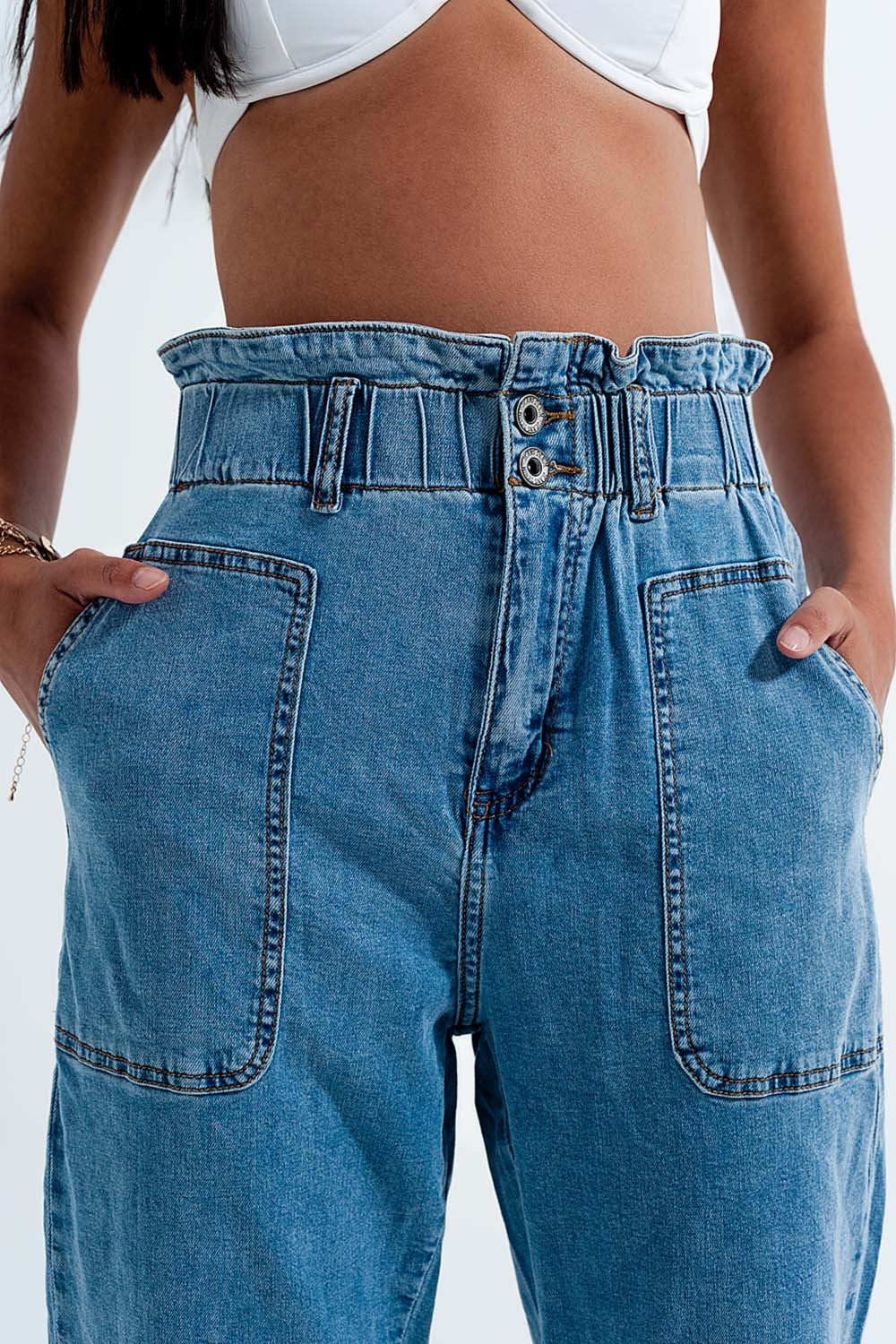 Mom jeans a vita alta con cintura blu medio