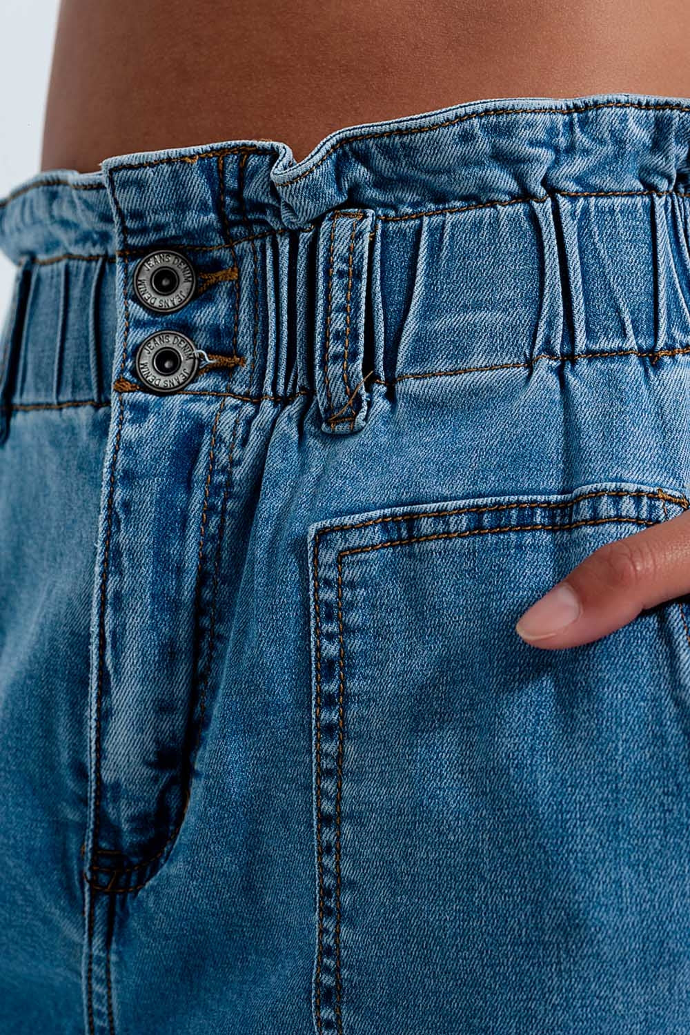 Mom jeans a vita alta con cintura blu medio