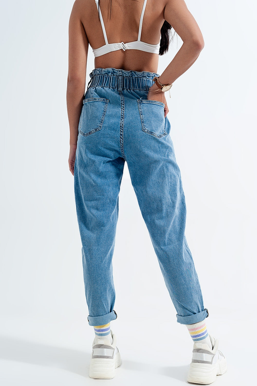 Mom jeans a vita alta con cintura blu medio