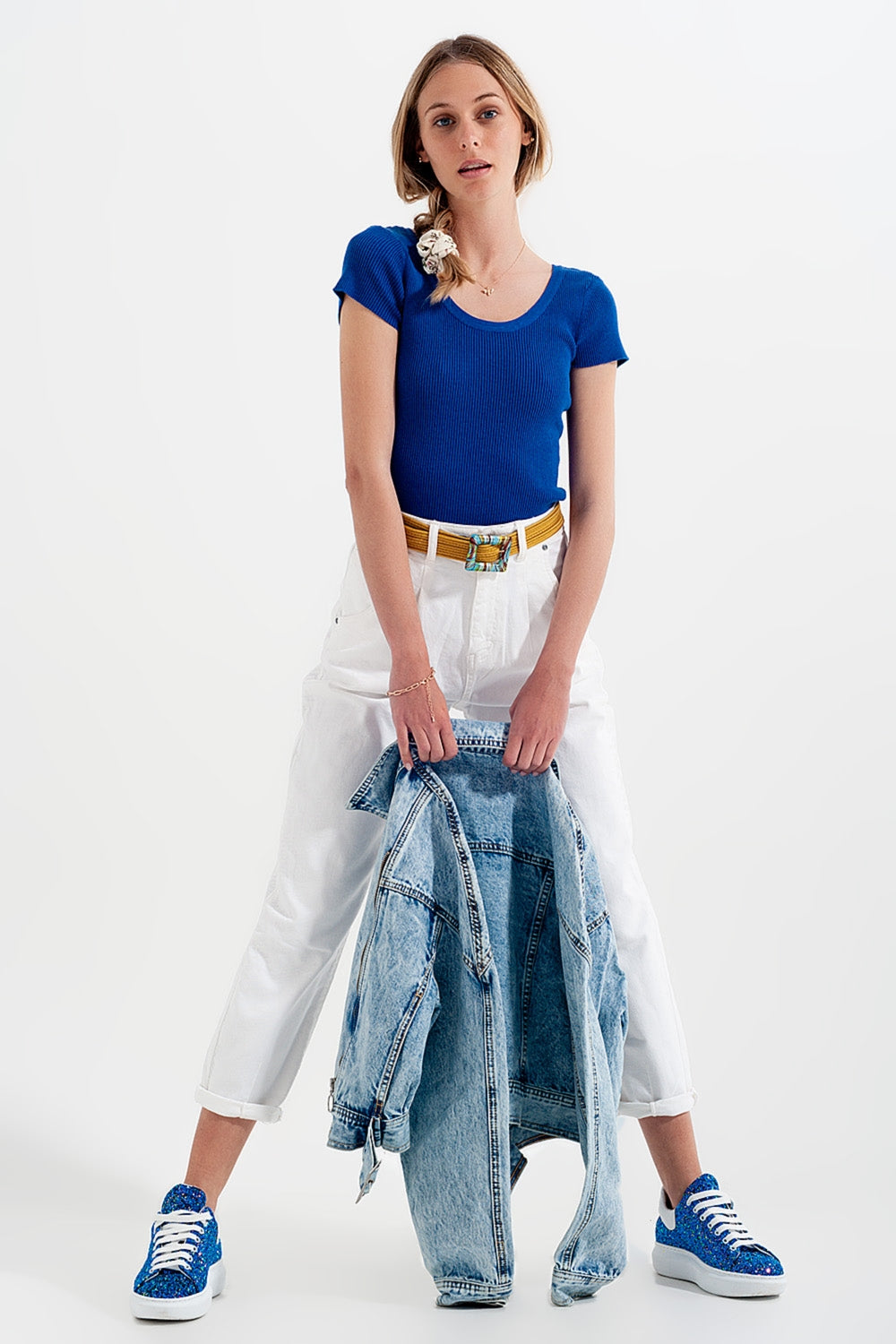 Mom jeans a vita alta con pieghe sul davanti in bianco