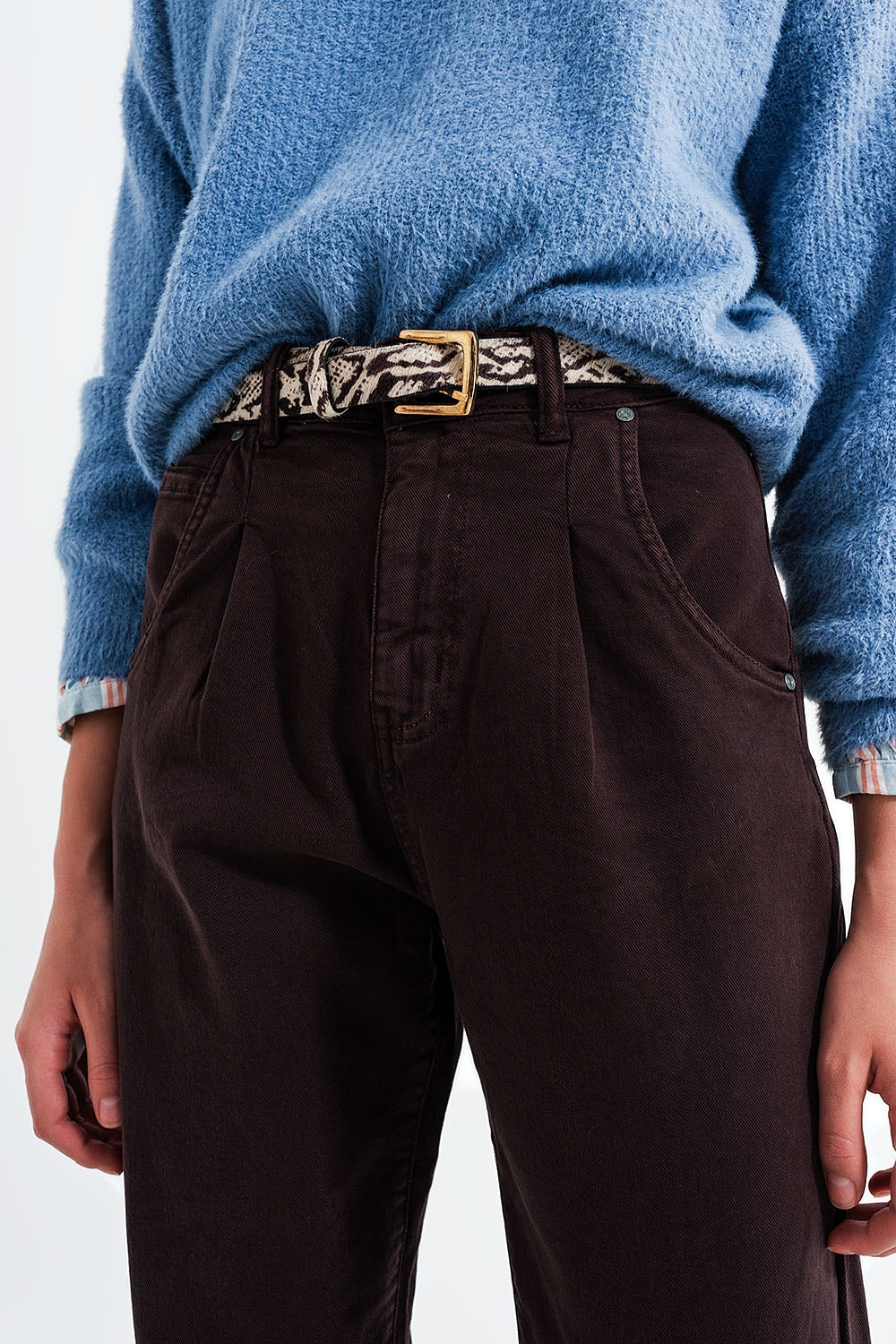 Q2 Mom jeans a vita alta con pieghe sul davanti in marrone