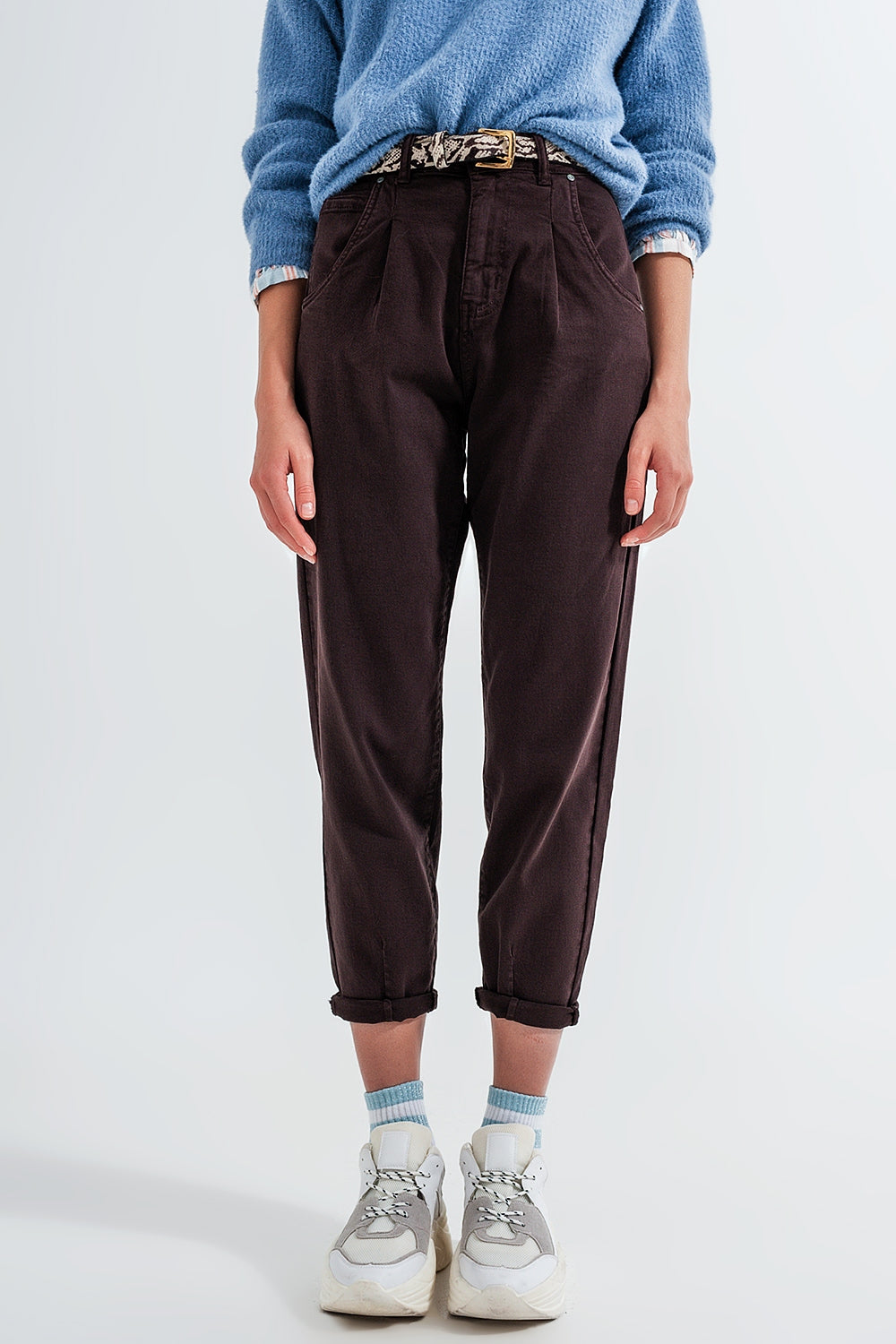 Mom jeans a vita alta con pieghe sul davanti in marrone
