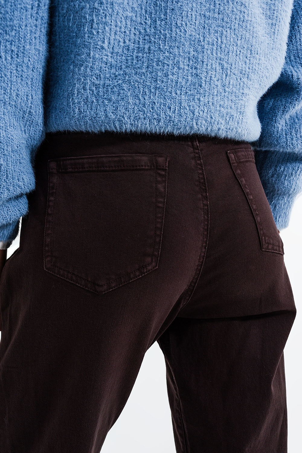 Mom jeans a vita alta con pieghe sul davanti in marrone