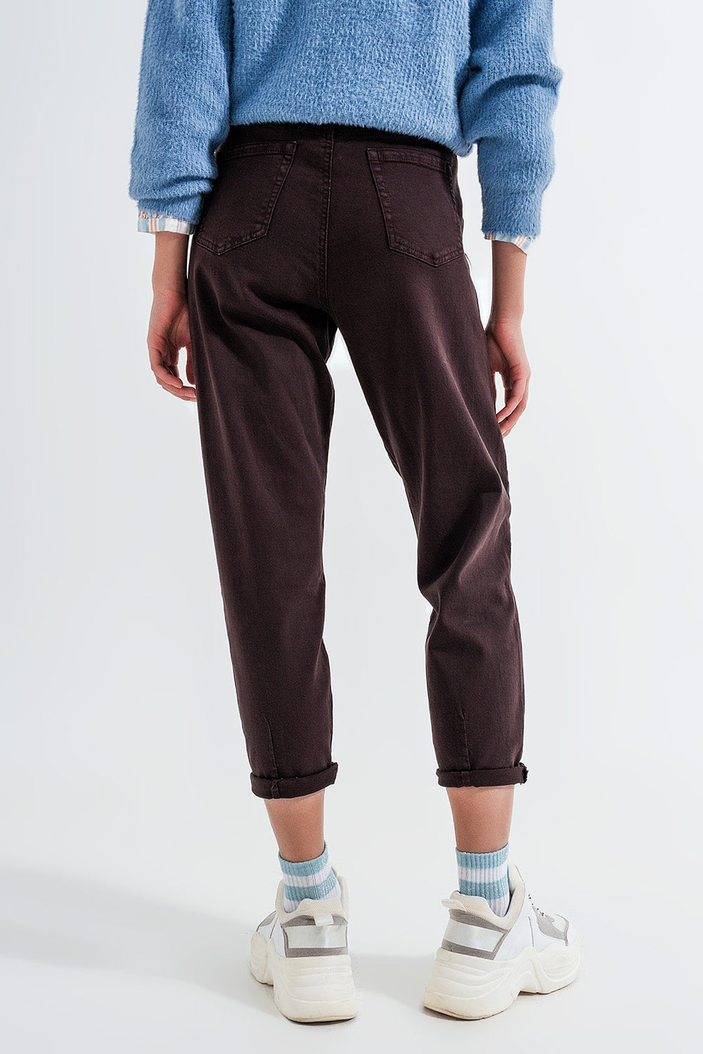 Mom jeans a vita alta con pieghe sul davanti in marrone
