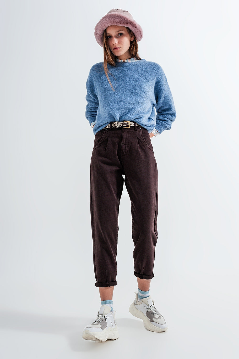 Mom jeans a vita alta con pieghe sul davanti in marrone