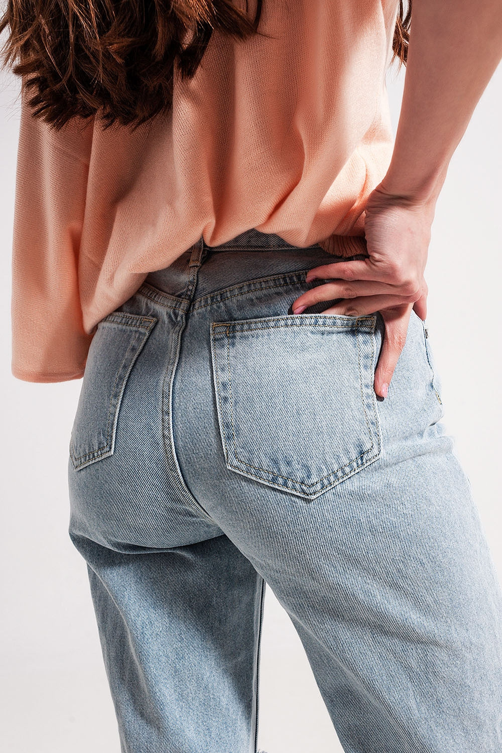 Mom jeans a vita alta lavaggio chiaro con rotture