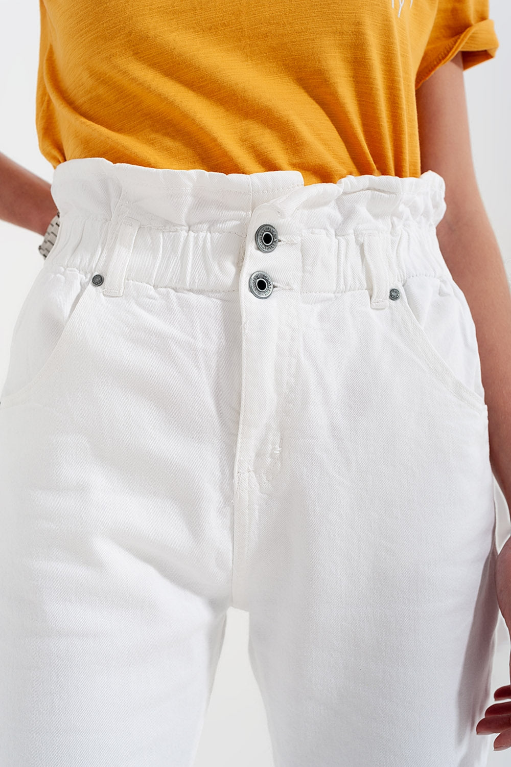 Mom jeans con cintura elasticizzata paperbag bianco