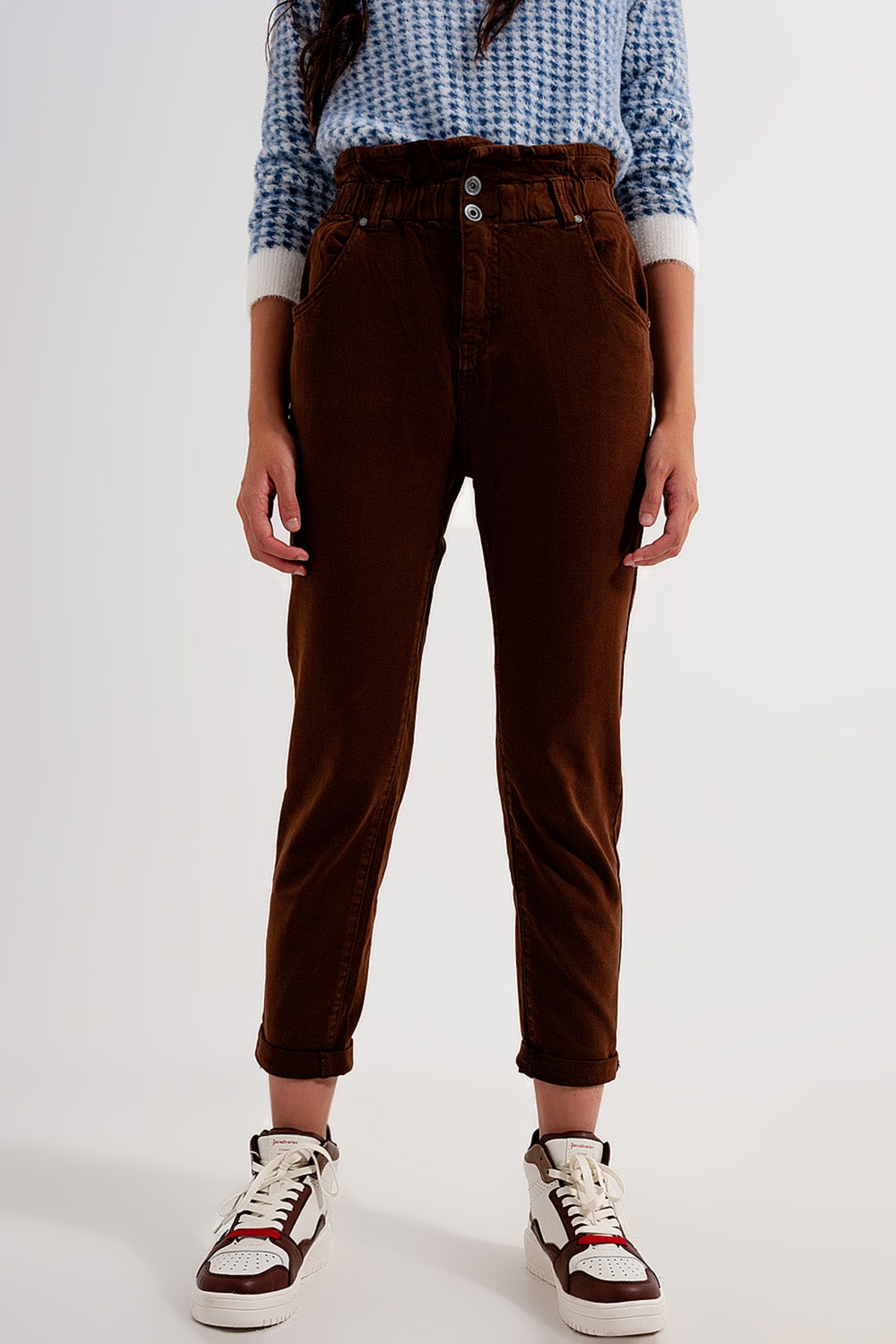 Mom jeans con cintura elasticizzata paperbag marrone
