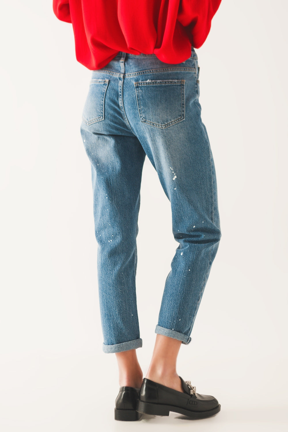 Mom jeans con schizzi di pittura