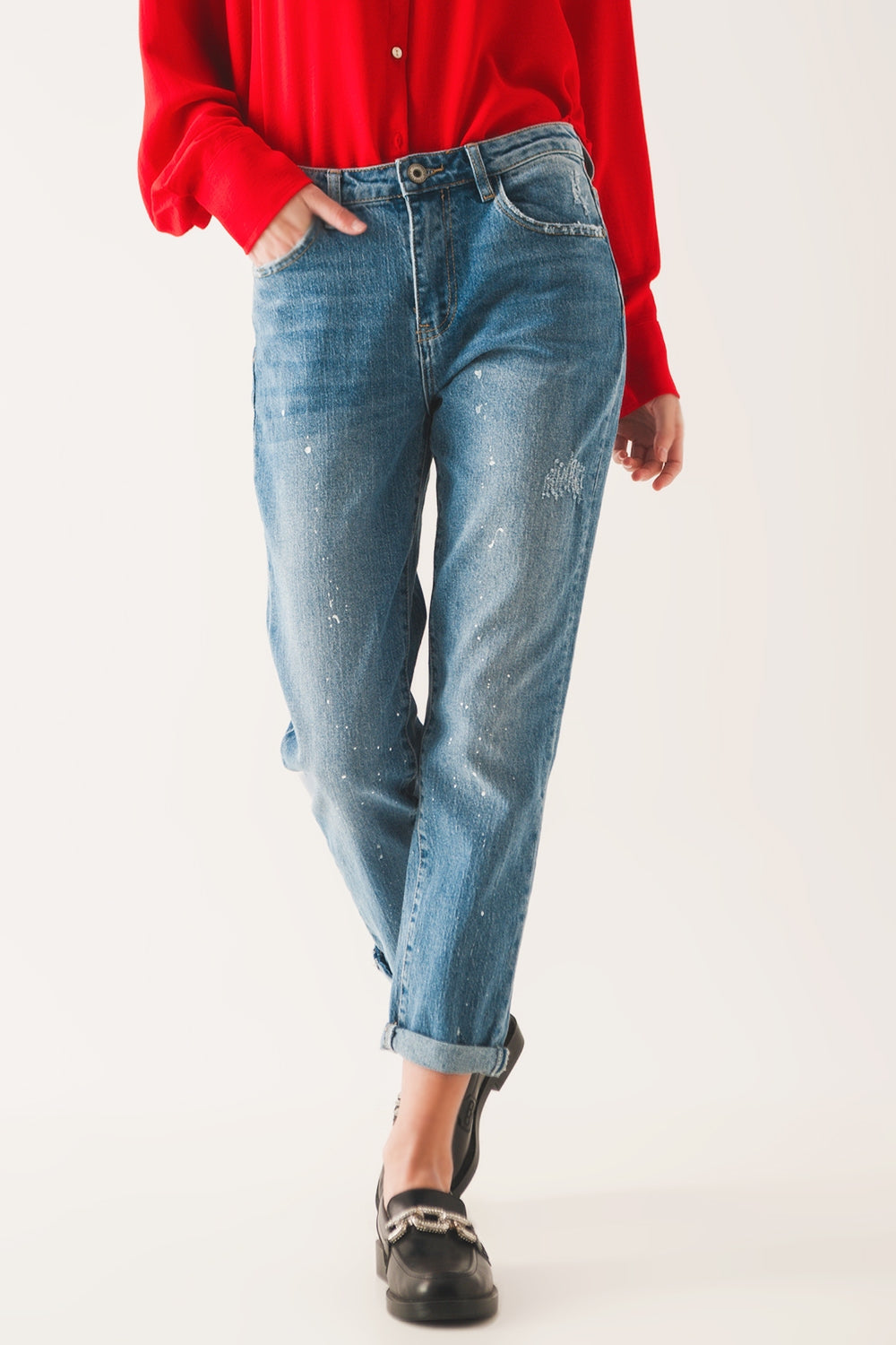 Mom jeans con schizzi di pittura