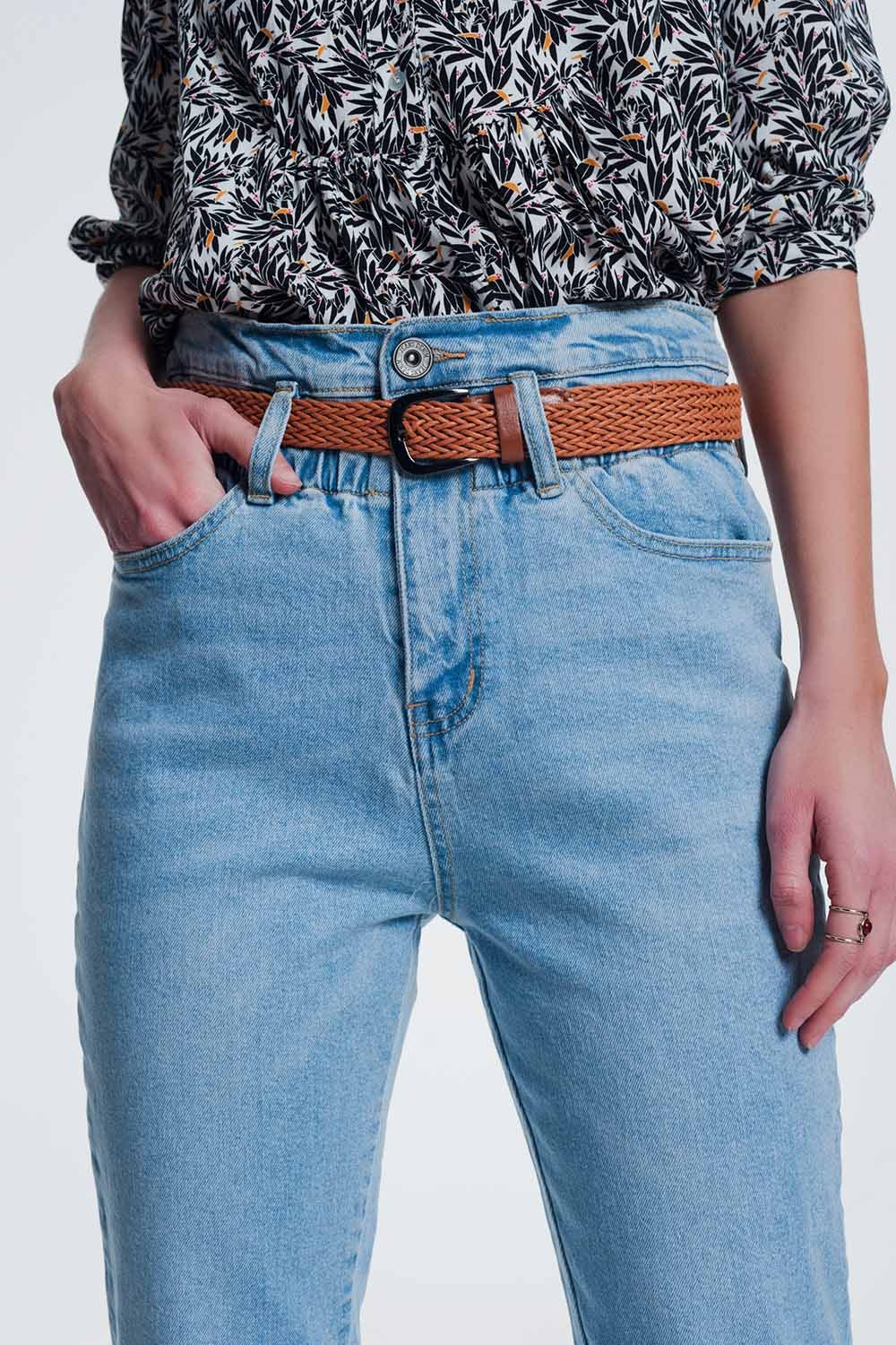 Mom jeans slim a vita alta in denim riciclato lavaggio vintage medio
