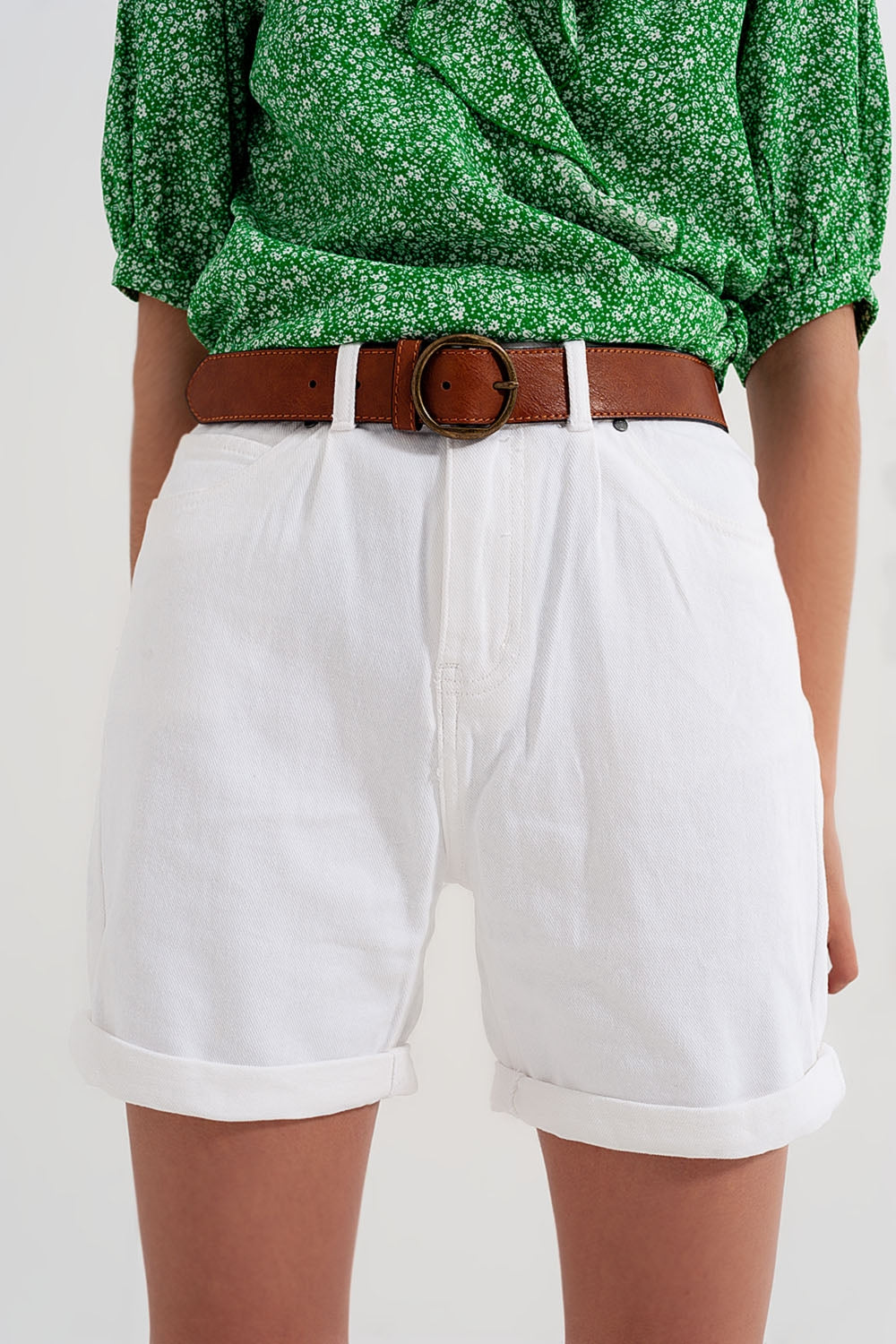 Mom shorts di jeans bianchi