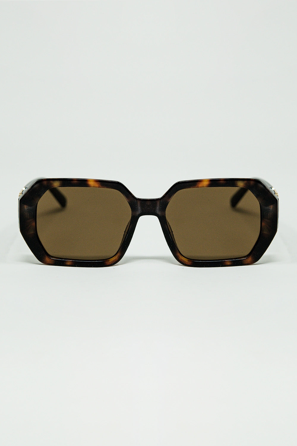 Q2 Occhiali da sole a forma di diamante in Ember con lenti colorate in tartaruga