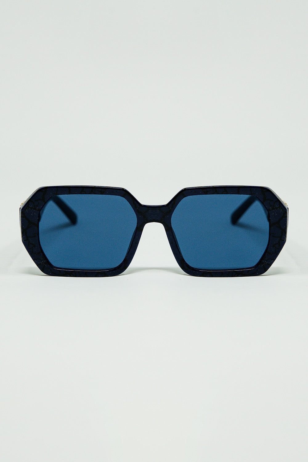 Q2 Occhiali da sole a forma di diamante in nero con lenti blu intenso