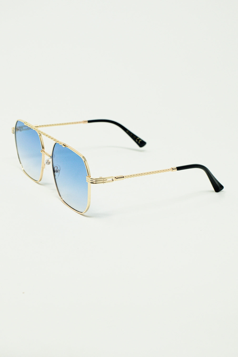 occhiali da sole con montatura quadrata dorata in azzurro sfumato