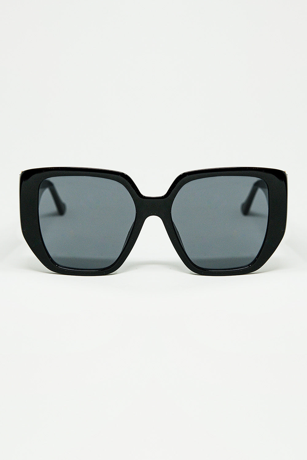 Q2 Occhiali da sole neri in stile pin-up con design geometrico e occhi da gatto