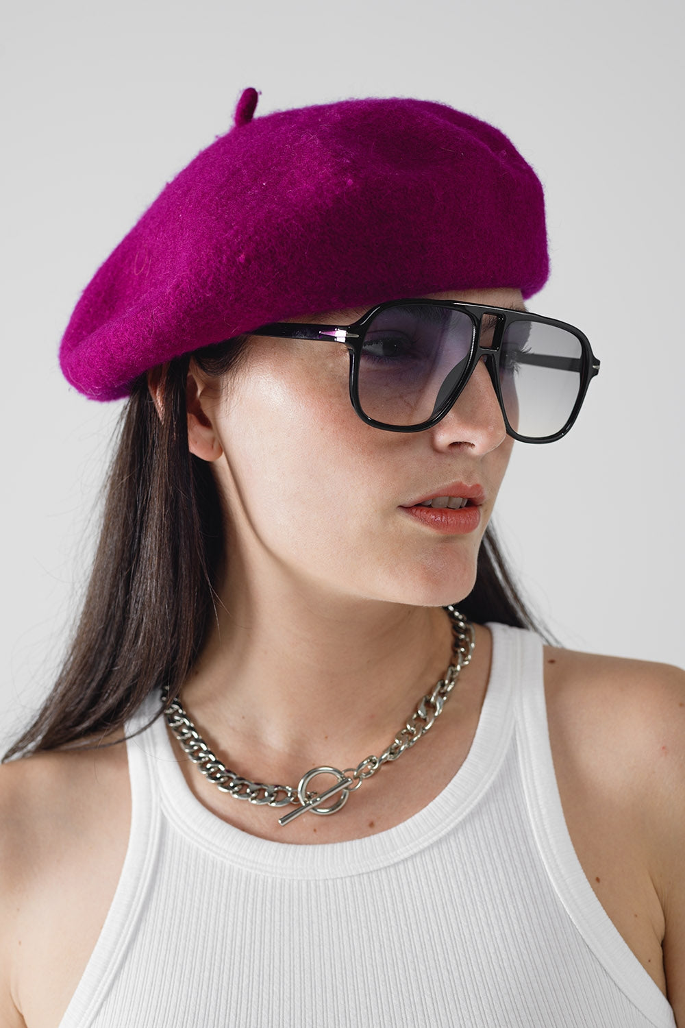 Occhiali da sole Oval Aviator con lenti blu fumo in nero