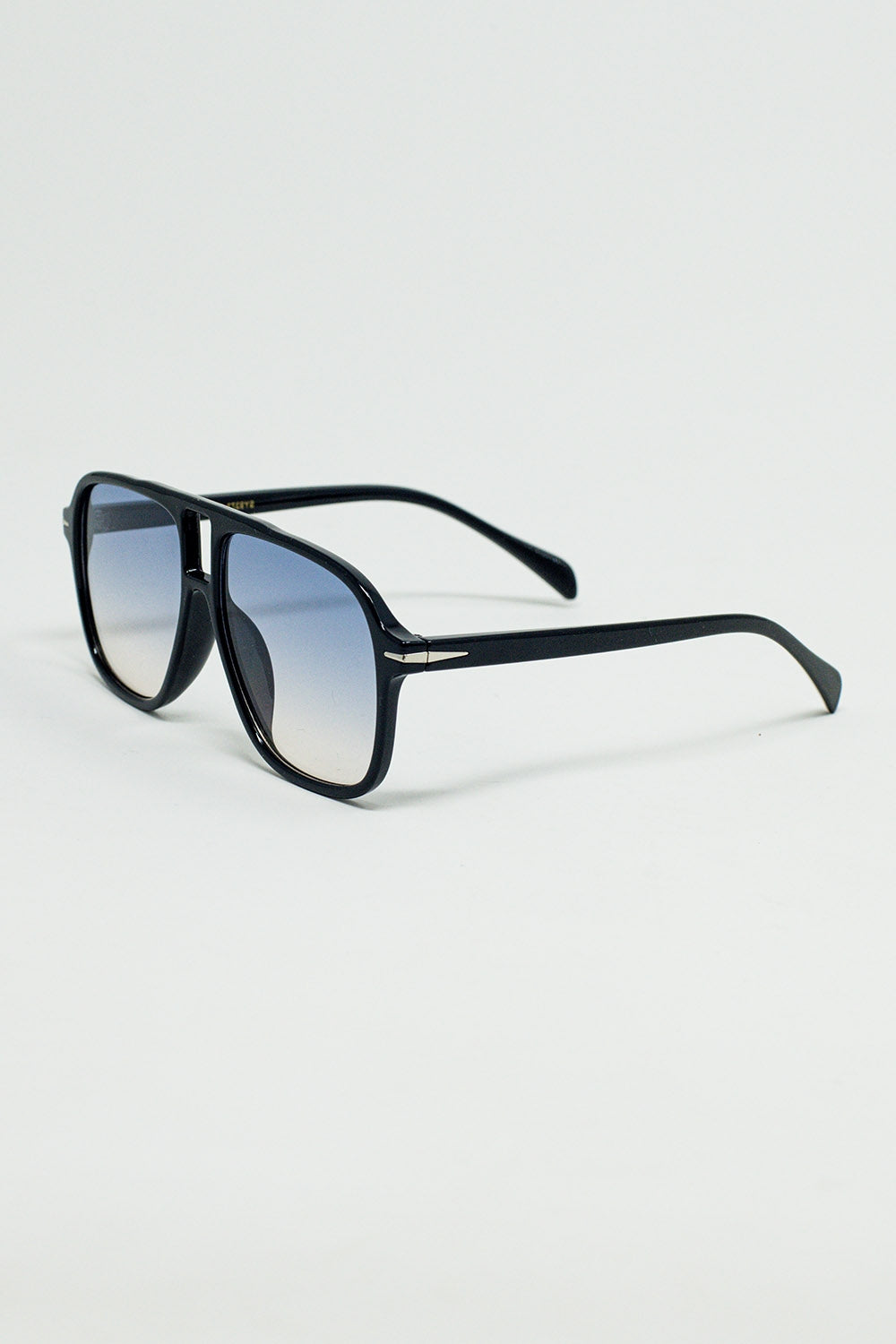 Occhiali da sole Oval Aviator con lenti blu fumo in nero