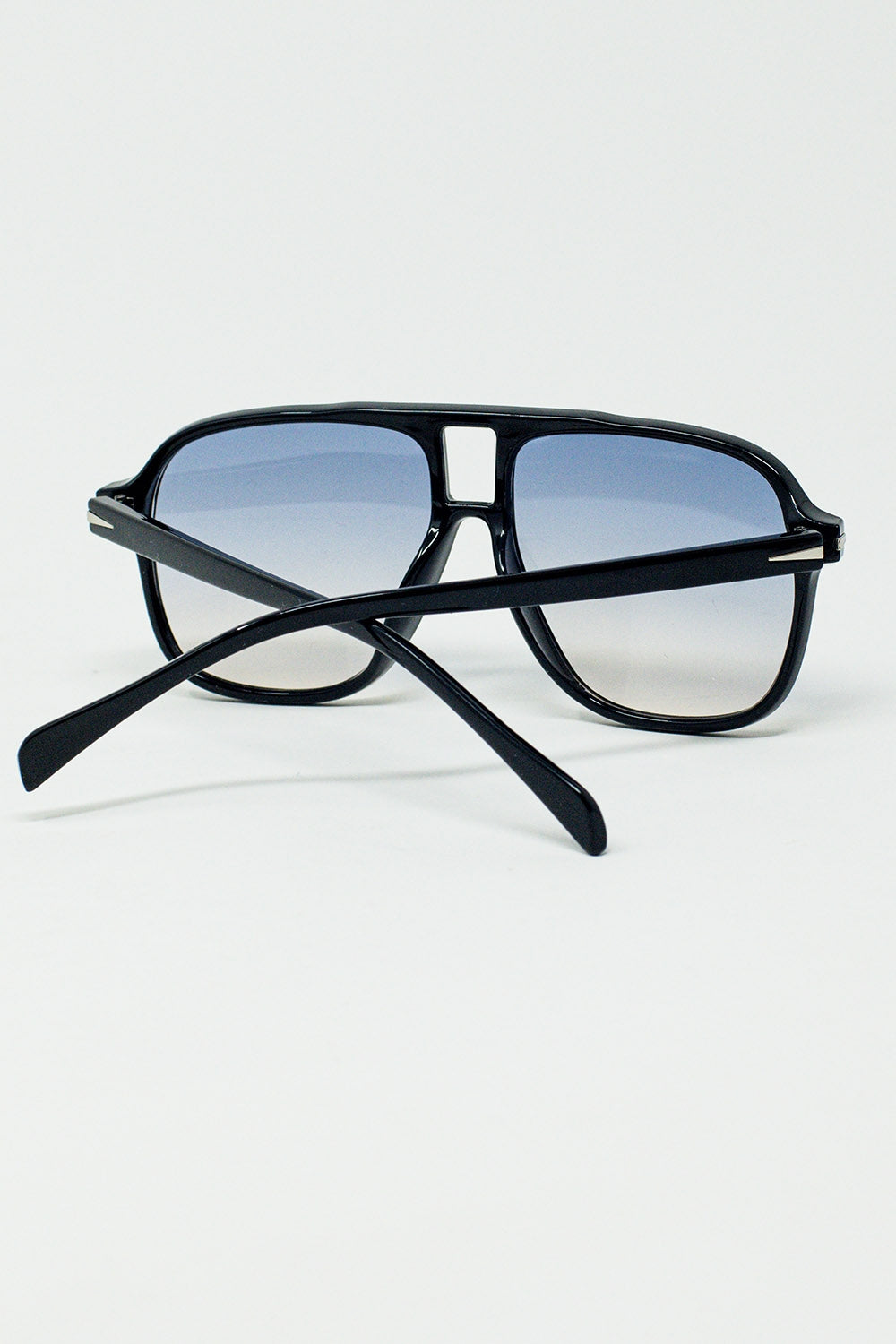Occhiali da sole Oval Aviator con lenti blu fumo in nero