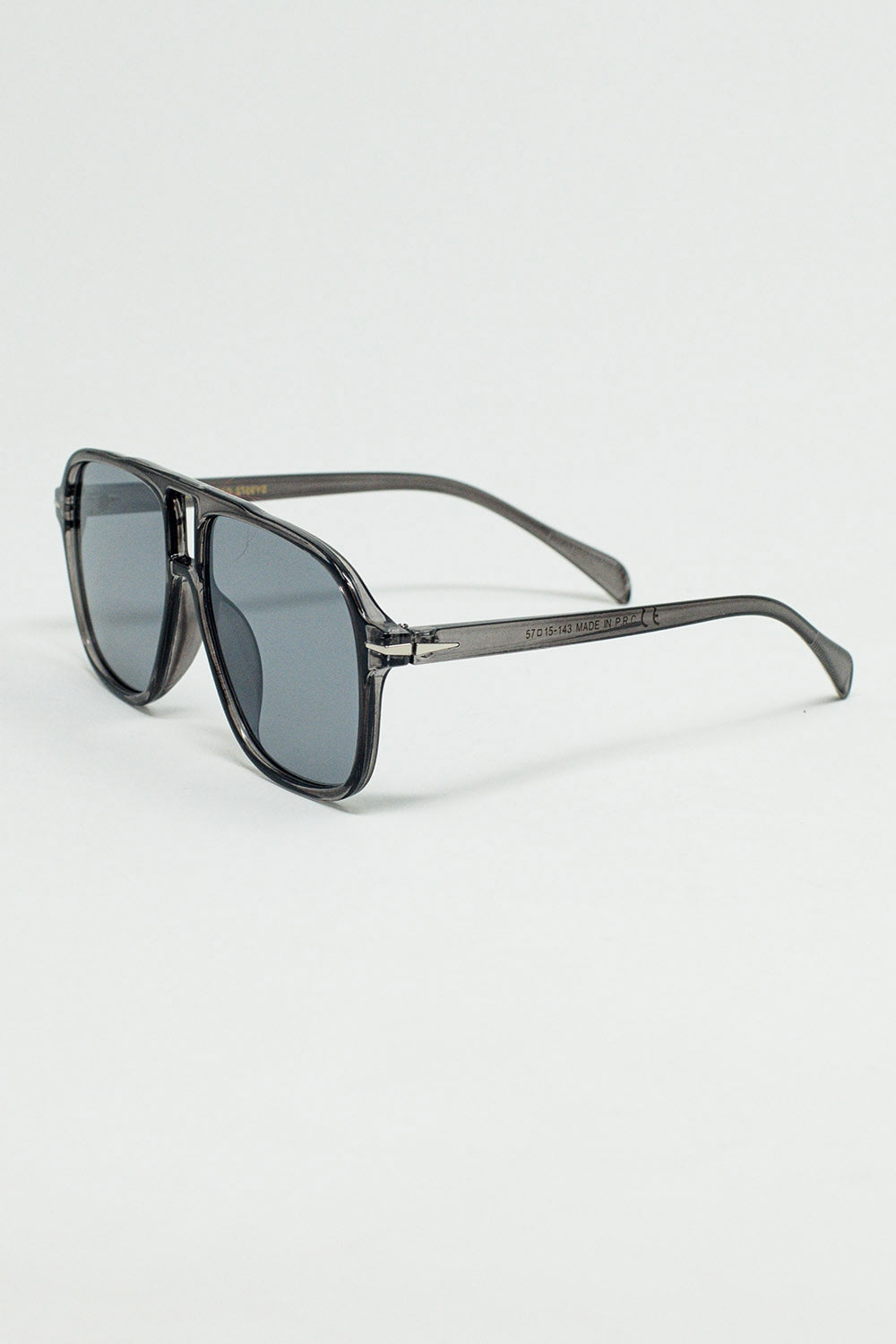 Occhiali da sole Oval Aviator con lenti grigio fumo in grigio