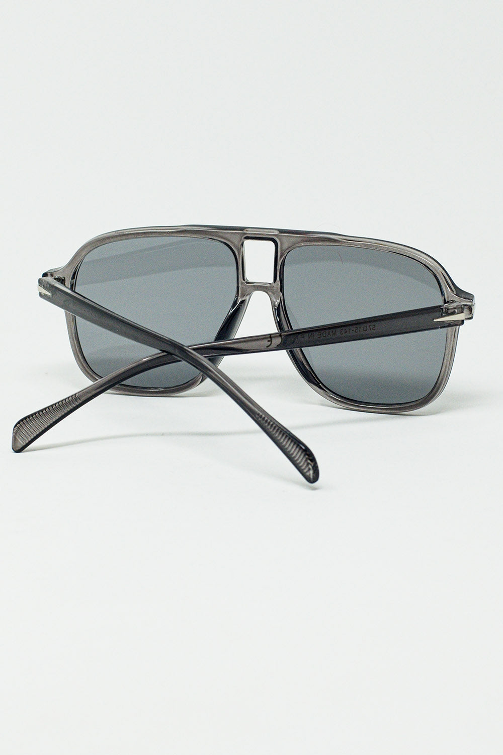 Occhiali da sole Oval Aviator con lenti grigio fumo in grigio